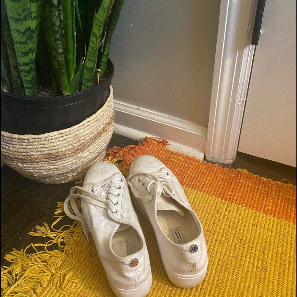 VINTAGE canvas platform steve madden sneakers